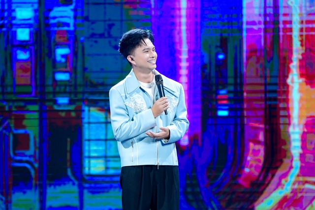 Nam ca sĩ rẽ hướng sang bolero, tiết lộ cuộc sống khi trở thành thầy giáo - Ảnh 1.
