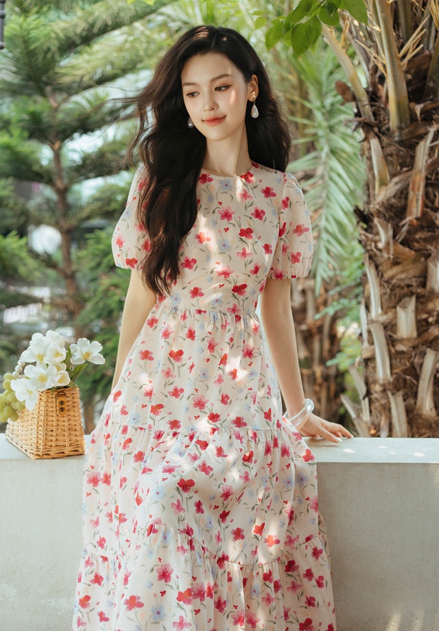 Váy hoa xếp tầng bồng bềnh - Ảnh 4.