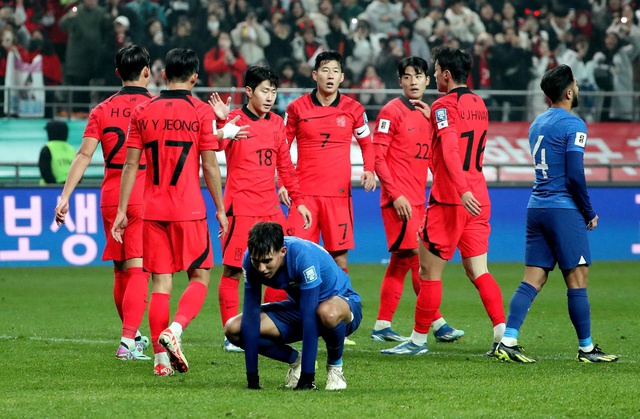 Đội tuyển H&agrave;n Quốc g&acirc;y tranh c&atilde;i v&igrave; kế hoạch 'lạ', Park Ji-sung dự đo&aacute;n bất ngờ- Ảnh 1.