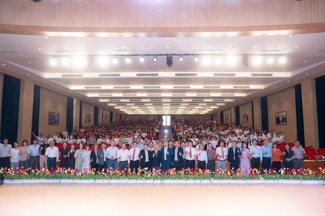 HUTECH tạo bệ ph&oacute;ng nghi&ecirc;n cứu trẻ, hướng tới đại học đổi mới s&aacute;ng tạo - Ảnh 1.