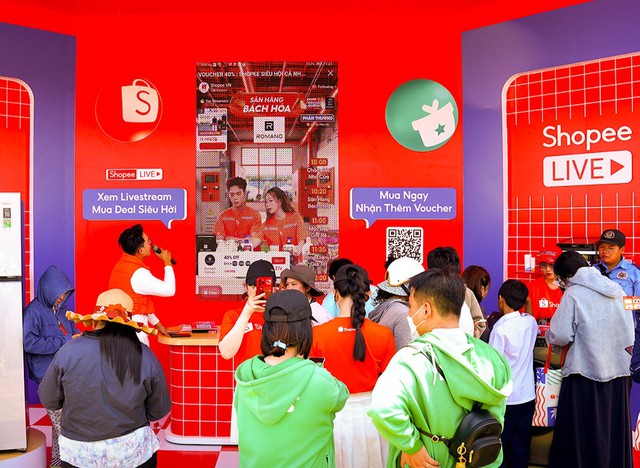 Giám đốc Điều hành Shopee: ‘Tái đầu tư để giữ đà tăng trưởng’ - Ảnh 2.