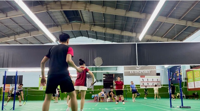 Đầu tư hàng chục triệu đồng chơi cầu lông, vì sao bộ môn này được ưa chuộng? - Ảnh 2.