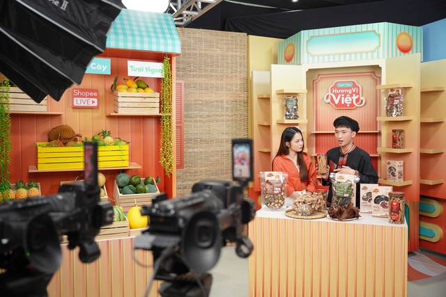 Giám đốc Điều hành Shopee: ‘Tái đầu tư để giữ đà tăng trưởng’ - Ảnh 3.