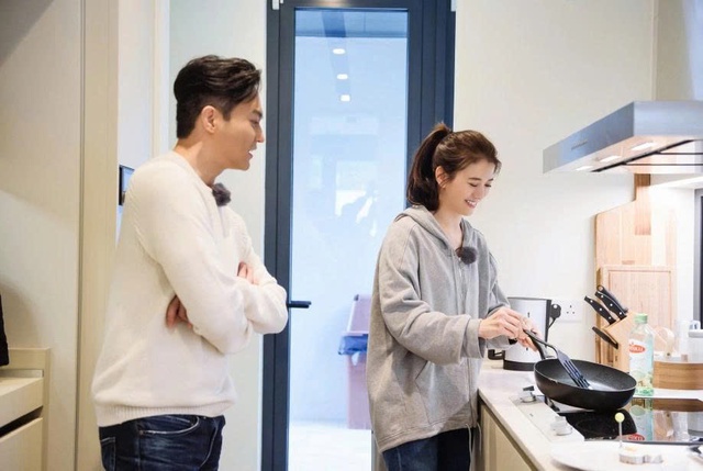 Sau 25 năm kết hôn, cuộc sống Viên Vịnh Nghi và Trương Trí Lâm giờ ra sao? - Ảnh 2.