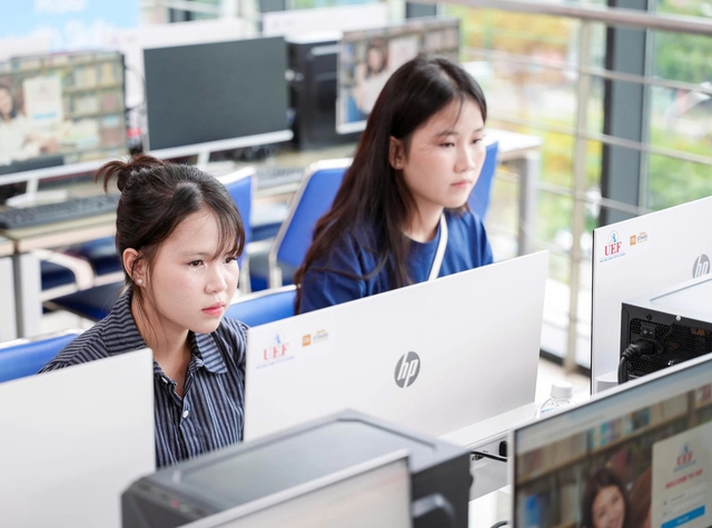 Từ vụ thi hộ bị xử l&yacute;: Kỳ thi VSTEP l&agrave; g&igrave; m&agrave; nhiều sinh vi&ecirc;n lo? - Ảnh 1.