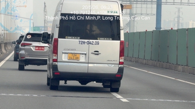 Cận cảnh tài xế bị CSGT phạt nguội vì chuyển làn không xi nhan trên cao tốc - Ảnh 1.