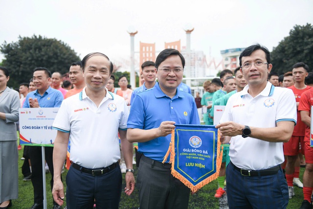 Khởi tranh giải b&oacute;ng đ&aacute; c&ocirc;ng nh&acirc;n, vi&ecirc;n chức Việt Nam khu vực ph&iacute;a bắc- Ảnh 2.