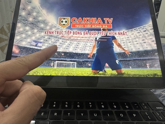 Khởi tố 23 người trong đường dây cá cược ‘Cà Khịa TV’, ‘Ra khơi TV’… - Ảnh 1.