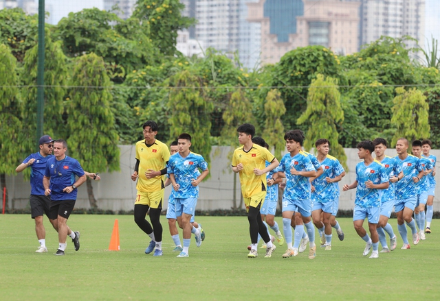 U.23 v&agrave; U.17 Việt Nam thăng hoa, nhưng b&oacute;ng đ&aacute; trẻ chưa trọn niềm vui v&igrave;...- Ảnh 1.