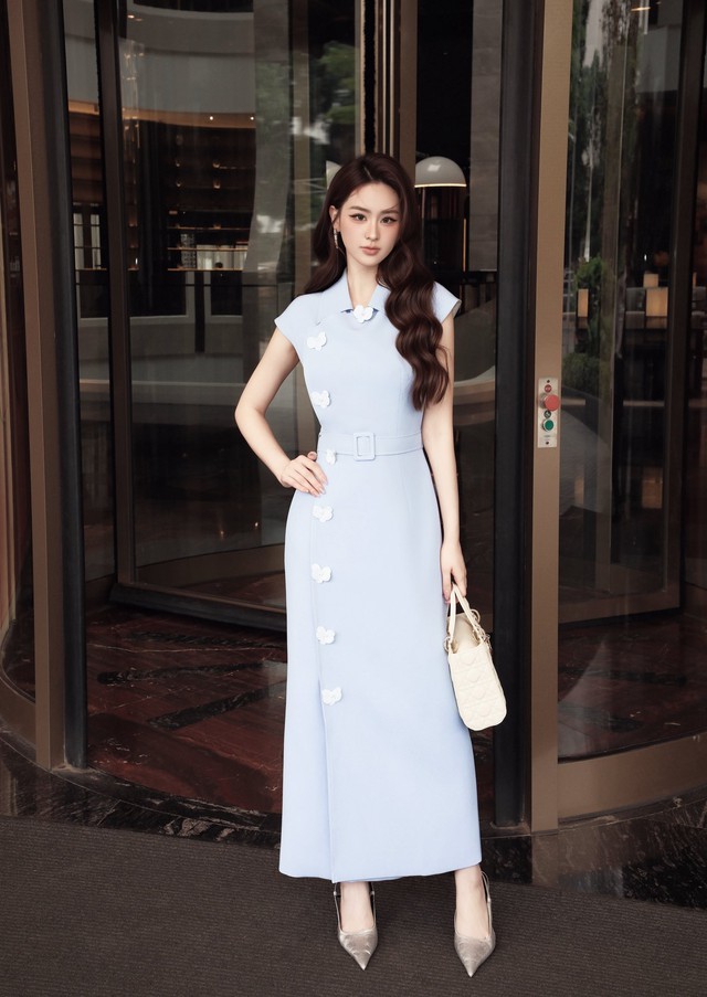 Đầm dáng dài phối kiểu gì cũng đẹp và sang- Ảnh 5. Đầm dáng dài phối kiểu gì cũng đẹp và sang- Ảnh 5.