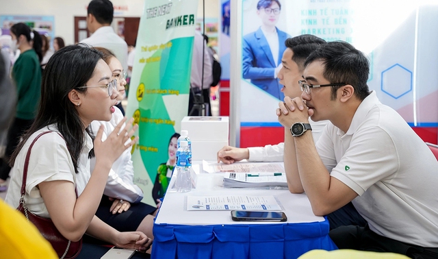 Thị trường lao động liên tục biến động, có nên nhảy việc ? - Ảnh 1.