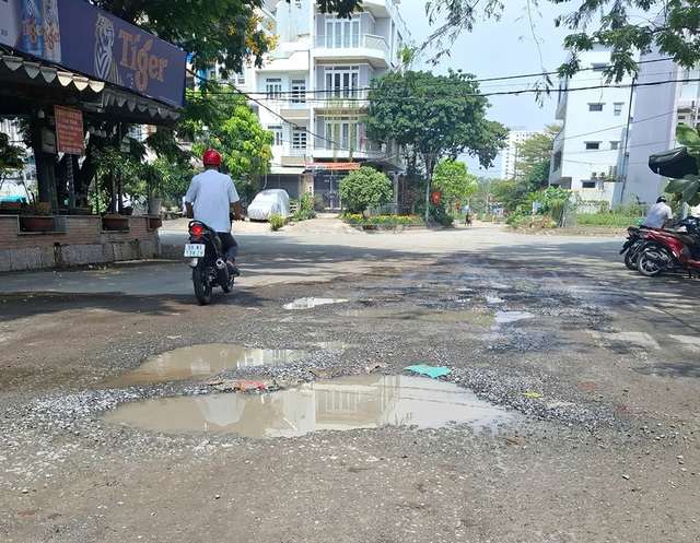 Đường xuống cấp, đi lại khó khăn- Ảnh 1.