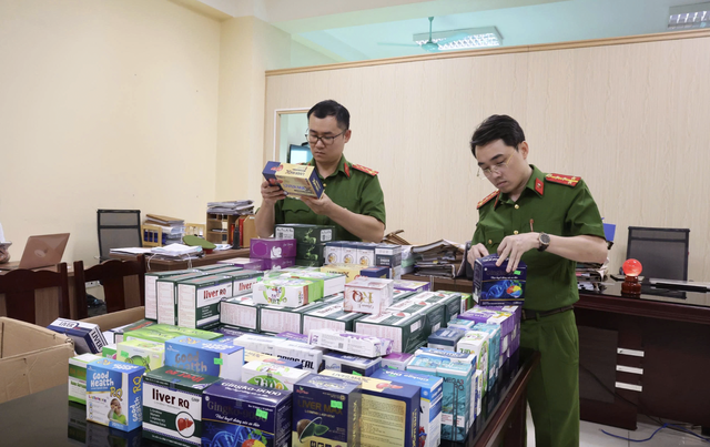 C&ocirc;ng bố 54 l&ocirc; thực phẩm chức năng giả, h&agrave;ng loạt sản phẩm 'bổ gan, bổ thận' - Ảnh 1.