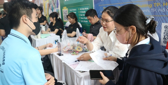 Người trẻ đi l&agrave;m nhưng kh&ocirc;ng muốn gắn b&oacute; l&acirc;u d&agrave;i, doanh nghiệp ứng ph&oacute; ra sao? - Ảnh 2.