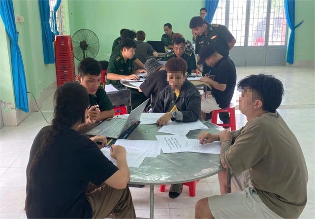 TP.HCM tiếp nhận 7 công dân Việt Nam bị Campuchia trục xuất - Ảnh 1.