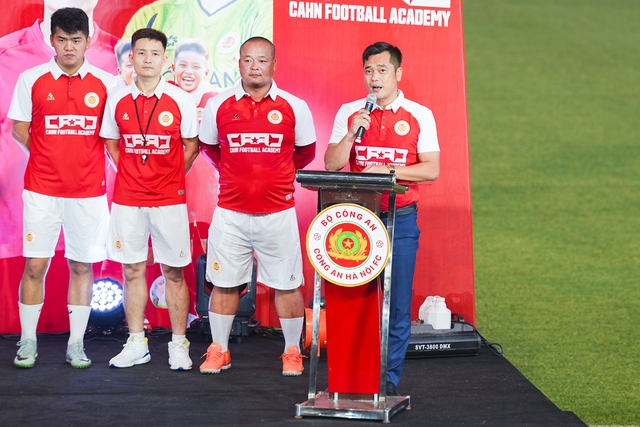 CLB CAHN c&oacute; bước đi quan trọng, Quang Hải c&ugrave;ng Nguyễn Filip rạng rỡ c&oacute; mặt- Ảnh 9.