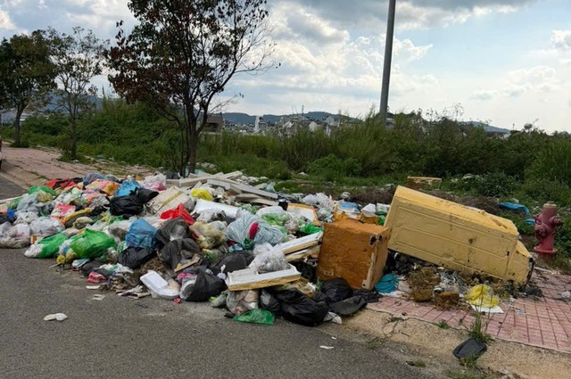 Rác thải bủa vây Khu liên hợp Văn hóa - Thể thao tỉnh Lâm Đồng- Ảnh 7. Rác thải bủa vây Khu liên hợp Văn hóa - Thể thao tỉnh Lâm Đồng- Ảnh 7.