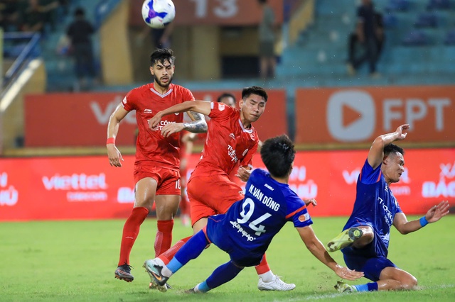 ‘Bắt’ Thể Công Viettel phải chia điểm, PVF-CAND thoát đáy ngoạn mục: Đua trụ hạng vẫn cực khó đoán- Ảnh 3. ‘Bắt’ Thể Công Viettel phải chia điểm, PVF-CAND thoát đáy ngoạn mục: Đua trụ hạng vẫn cực khó đoán- Ảnh 3.