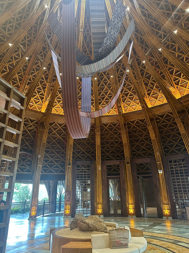 Nhiếp ảnh gia Pháp kể những 'lát cắt dịu dàng' của phụ nữ Mù Cang Chải- Ảnh 8. Nhiếp ảnh gia Pháp kể những 'lát cắt dịu dàng' của phụ nữ Mù Cang Chải- Ảnh 8.