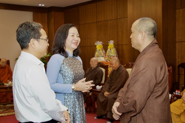Lãnh đạo MTTQ TP.HCM chúc mừng chức sắc Phật giáo nhân Đại lễ Phật đản - Ảnh 2.