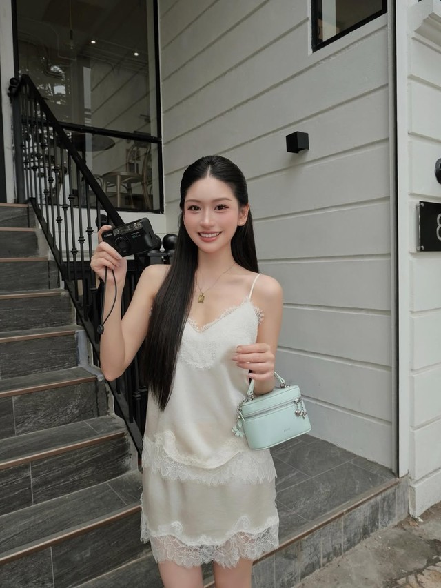 Tự tin làm chủ mọi ánh nhìn nhờ chiếc túi hộp thời thượng- Ảnh 5. Tự tin làm chủ mọi ánh nhìn nhờ chiếc túi hộp thời thượng- Ảnh 5.