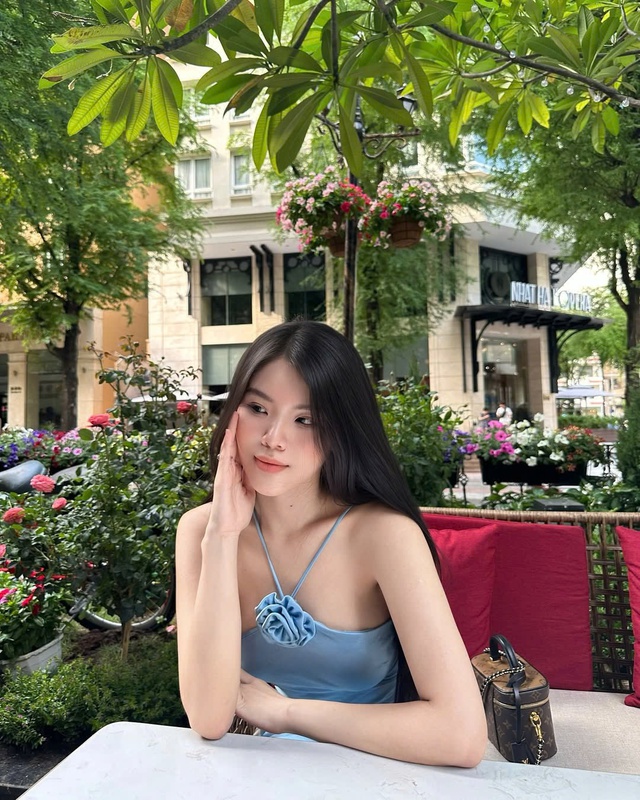 Tự tin làm chủ mọi ánh nhìn nhờ chiếc túi hộp thời thượng- Ảnh 7. Tự tin làm chủ mọi ánh nhìn nhờ chiếc túi hộp thời thượng- Ảnh 7.
