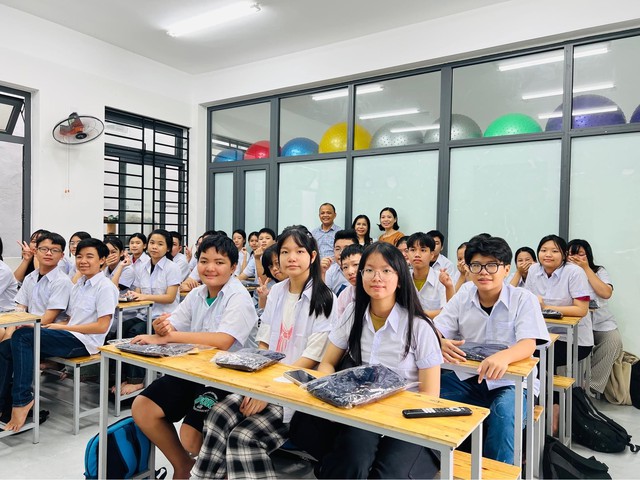 Người giữ những đứa trẻ ở lại với con chữ - Ảnh 1.