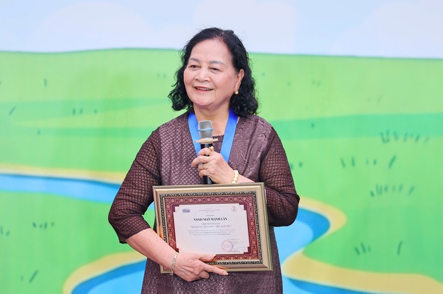 Cố NSND Ngô Mạnh Lân được vinh danh Thành tựu trọn đời - Hiệp sĩ Dế Mèn- Ảnh 1. Cố NSND Ngô Mạnh Lân được vinh danh Thành tựu trọn đời - Hiệp sĩ Dế Mèn- Ảnh 1.