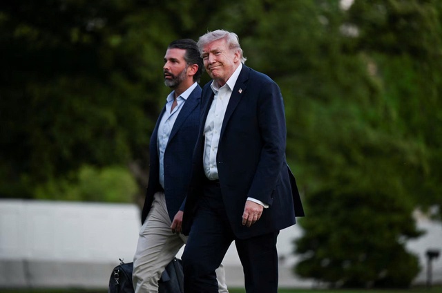 Ông Donald Trump bất ngờ tuyên bố không dự đám cưới con trai cả - Ảnh 1.