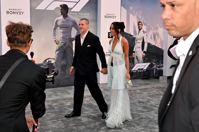 Các con của Brad Pitt 'ghét ra mặt' bạn gái của bố - Ảnh 1.