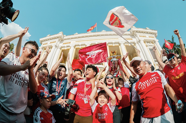 FPT Play cùng fan Arsenal ăn mừng hoành tráng sau chức vô địch Ngoại hạng Anh- Ảnh 3. FPT Play cùng fan Arsenal ăn mừng hoành tráng sau chức vô địch Ngoại hạng Anh- Ảnh 3.