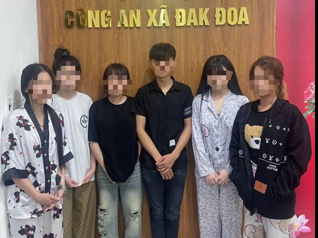 Bắt quả tang nh&oacute;m thanh ni&ecirc;n sử dụng ma t&uacute;y- Ảnh 1.