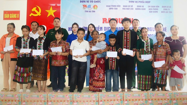 Gần 500 triệu đồng hướng về đồng bào dân tộc Chứt ngày ra quân tình nguyện hè - Ảnh 2.