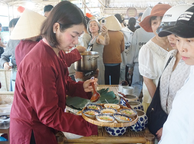 Đà Nẵng hút khách với 'Hộ chiếu ẩm thực' tại ngày hội bánh dân gian- Ảnh 4.
