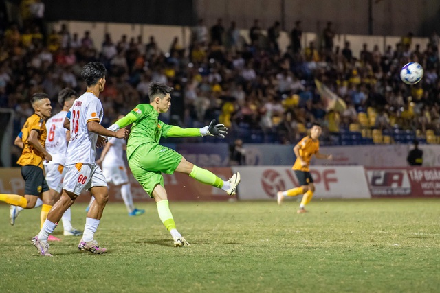 Bảng xếp hạng V-League mới nhất: Đà Nẵng ‘bất thình lình’ thắng Hải Phòng, PVF-CAND bị dìm xuống đáy- Ảnh 2. Bảng xếp hạng V-League mới nhất: Đà Nẵng ‘bất thình lình’ thắng Hải Phòng, PVF-CAND bị dìm xuống đáy- Ảnh 2.