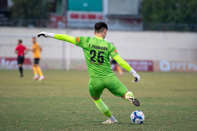 Trung Kiên cứu thua cực hay, HAGL hòa kịch tính Thanh Hóa: Vẫn chưa thể trụ hạng!- Ảnh 3. Trung Kiên cứu thua cực hay, HAGL hòa kịch tính Thanh Hóa: Vẫn chưa thể trụ hạng!- Ảnh 3.