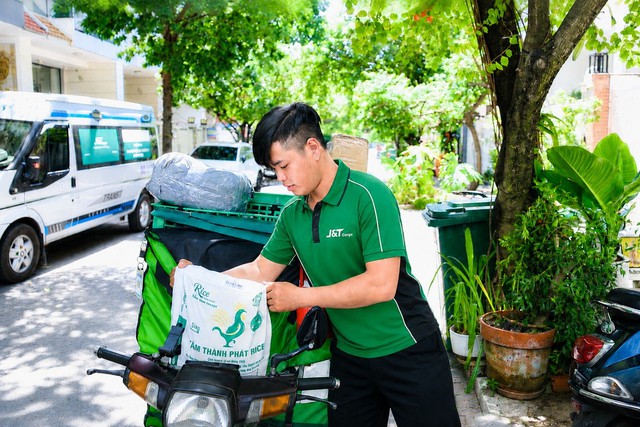 Bưu cục J&T Cargo thích ứng ra sao với bài toán giao hàng nặng? - Ảnh 1.