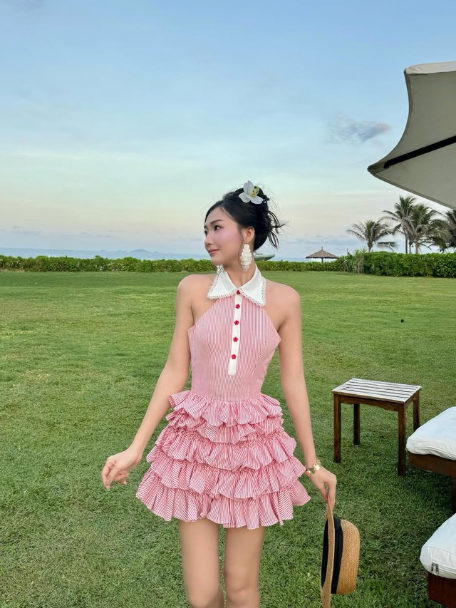 Khoe dáng thon nhờ chiếc váy xòe quen thuộc- Ảnh 2.