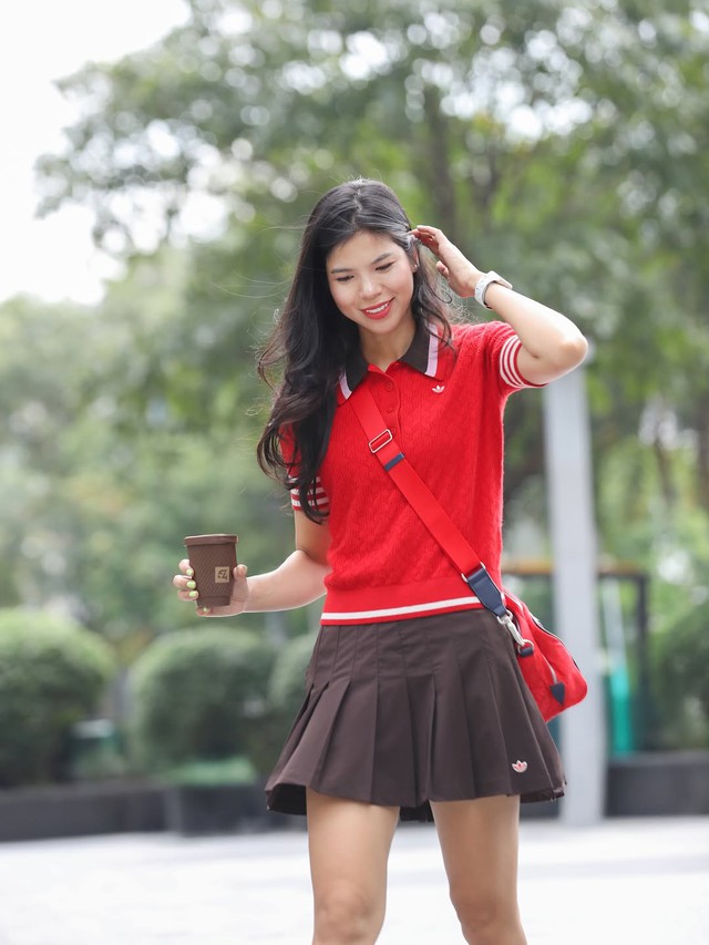 Khoe dáng thon nhờ chiếc váy xòe quen thuộc- Ảnh 6.