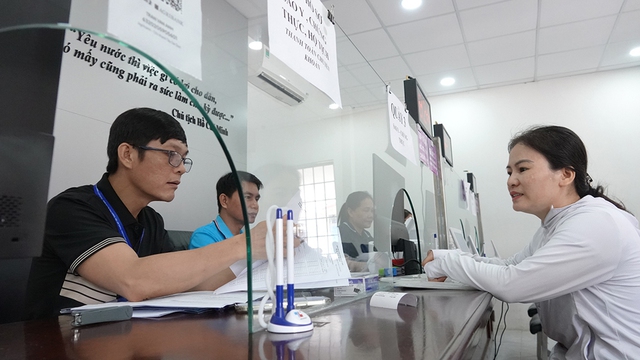 Đủ cách giúp dân nộp hồ sơ trực tuyến - Ảnh 5.