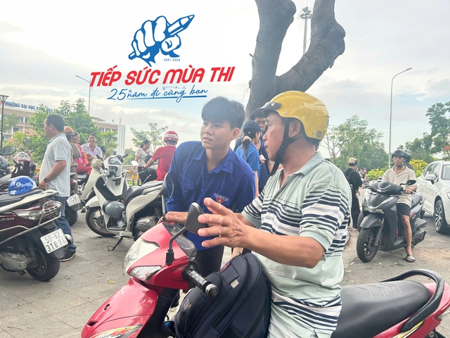 Phụ huynh cũng được tiếp sức mùa thi - Ảnh 2. Phụ huynh cũng được tiếp sức mùa thi - Ảnh 1.