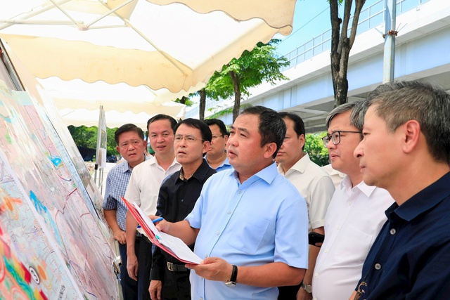 B&iacute; thư H&agrave; Nội: Phấn đấu ho&agrave;n th&agrave;nh trục T&acirc;y Thăng Long trong năm 2027- Ảnh 2.
