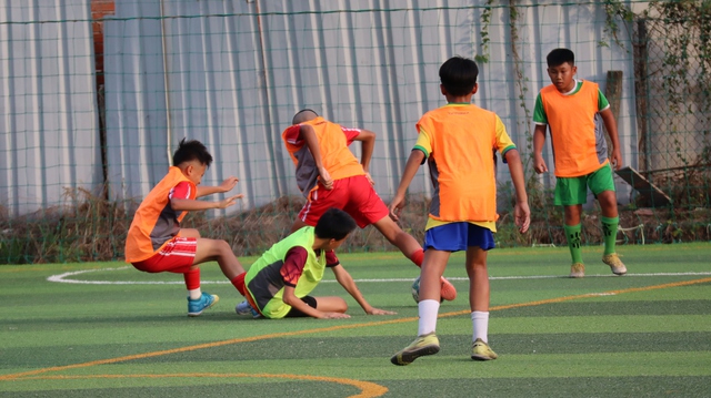 Tuyển sinh cho Học viện Bóng đá Trường Tươi Đồng Nai: Bật khóc khi trúng tuyển- Ảnh 7. Tuyển sinh cho Học viện Bóng đá Trường Tươi Đồng Nai: Bật khóc khi trúng tuyển- Ảnh 7.