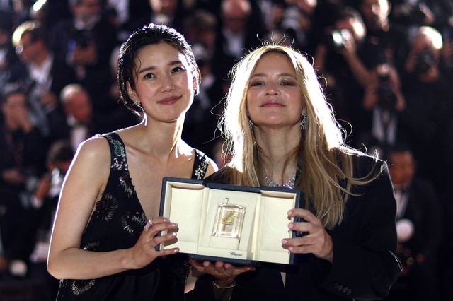LHP Cannes 2026: 'Fjord' đoạt Cành cọ vàng, nhiều hạng mục có tới 2 người chiến thắng- Ảnh 6. LHP Cannes 2026: 'Fjord' đoạt Cành cọ vàng, nhiều hạng mục có tới 2 người chiến thắng- Ảnh 6.
