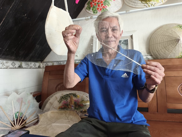Chuyện người làm nghề độc lạ: ‘Vua lá’ xứ Huế- Ảnh 1. Chuyện người làm nghề độc lạ: ‘Vua lá’ xứ Huế- Ảnh 1.