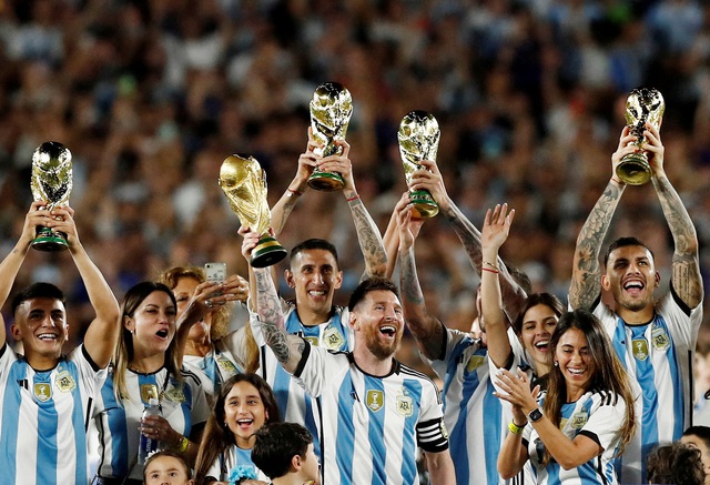 Messi chính thức xác nhận dự World Cup 2026, lập tức trình diễn cúp vàng- Ảnh 2. Messi chính thức xác nhận dự World Cup 2026, lập tức trình diễn cúp vàng- Ảnh 2.