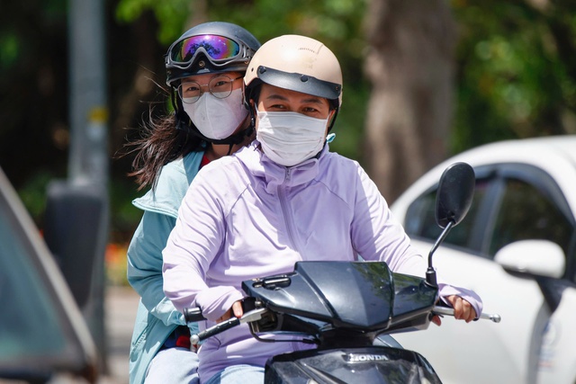 4 địa phương nắng nóng 'ngột ngạt' nhất cả nước- Ảnh 1. 4 địa phương nắng nóng 'ngột ngạt' nhất cả nước- Ảnh 1.