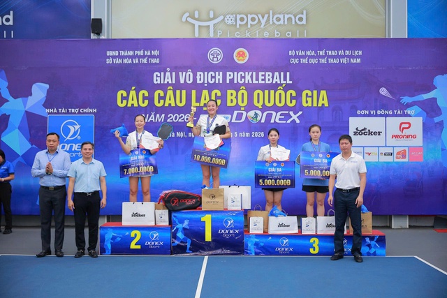 Trương Vinh Hiển 'sẩy chân'- Ảnh 2. Trương Vinh Hiển 'sẩy chân'- Ảnh 2.