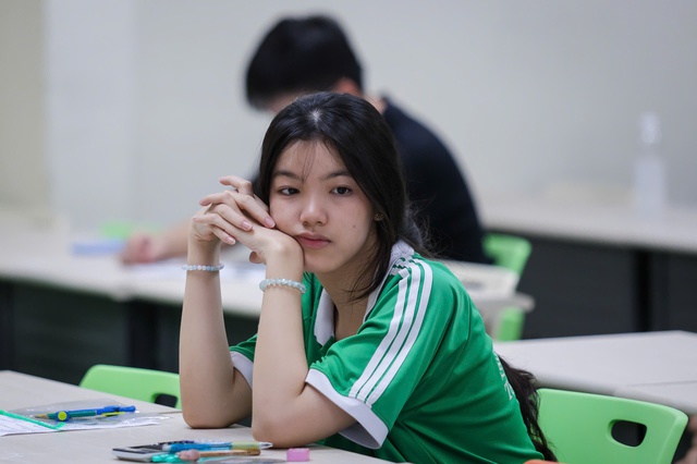 Nhiều thí sinh sốc với độ khó môn toán đề thi đánh giá năng lực đợt 2 - Ảnh 2.