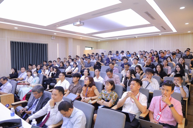 Mở rộng đầu vào sau đại học: Liệu có nguy cơ 'lạm phát' tiến sĩ ? - Ảnh 2.